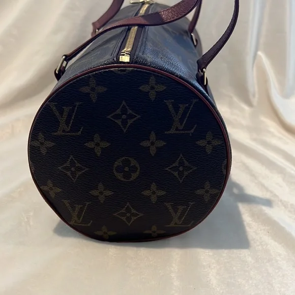 Louis Vuitton Purse - Picture 5 of 8